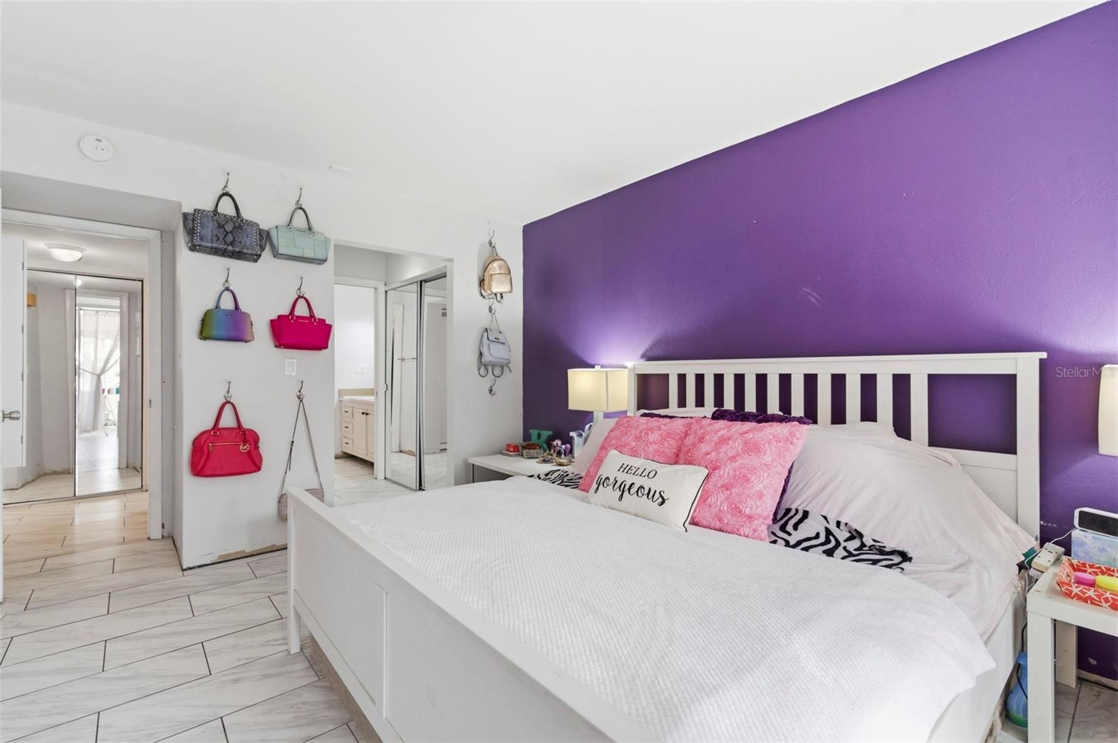 LAKE OVERLOOK APTS - Residential