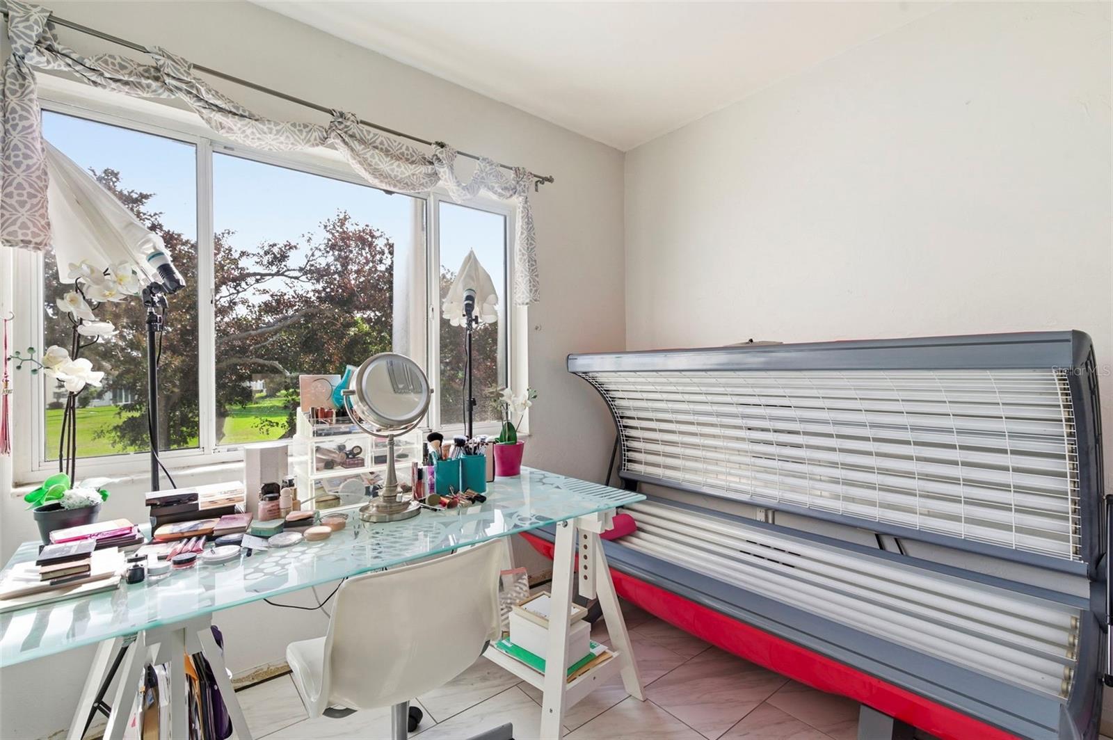 LAKE OVERLOOK APTS - Residential