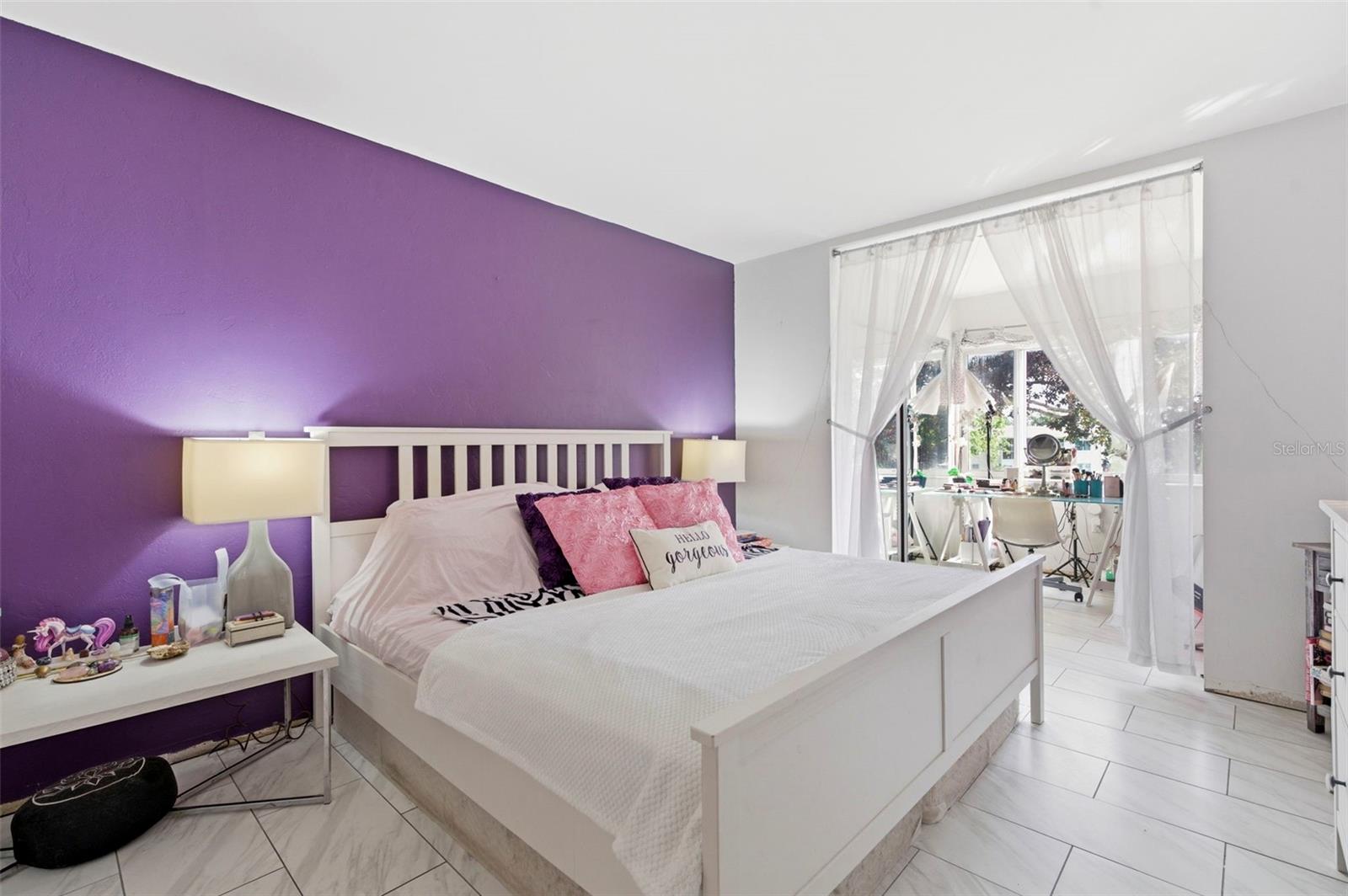 LAKE OVERLOOK APTS - Residential