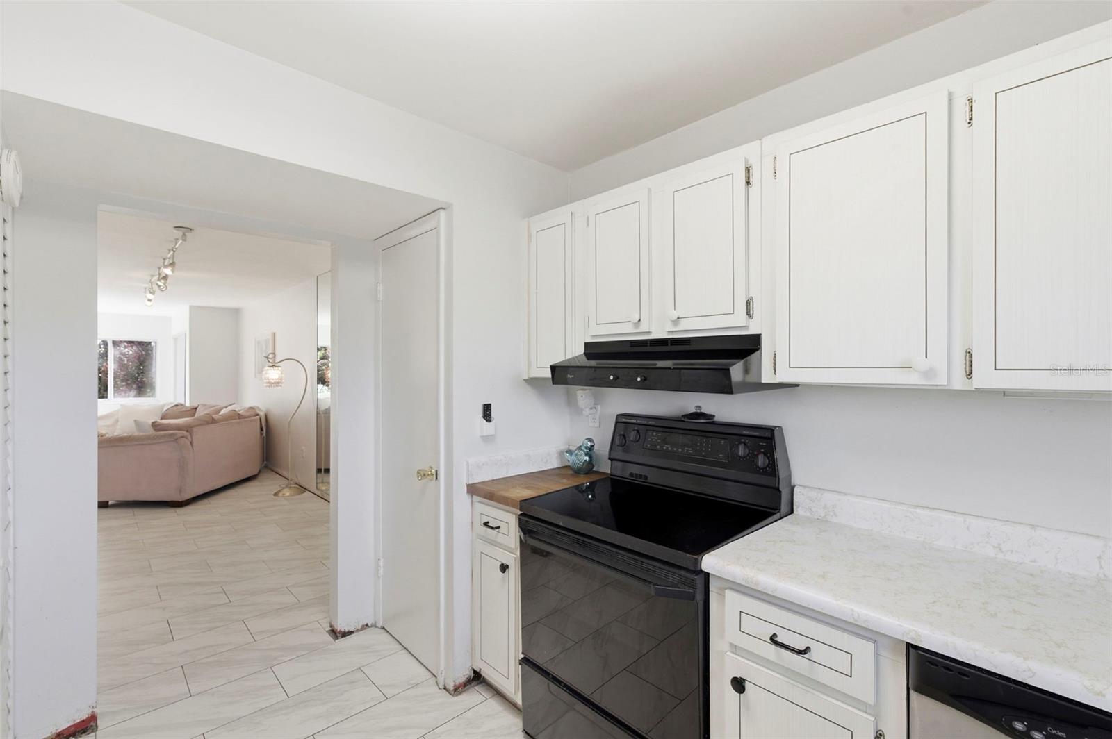 LAKE OVERLOOK APTS - Residential