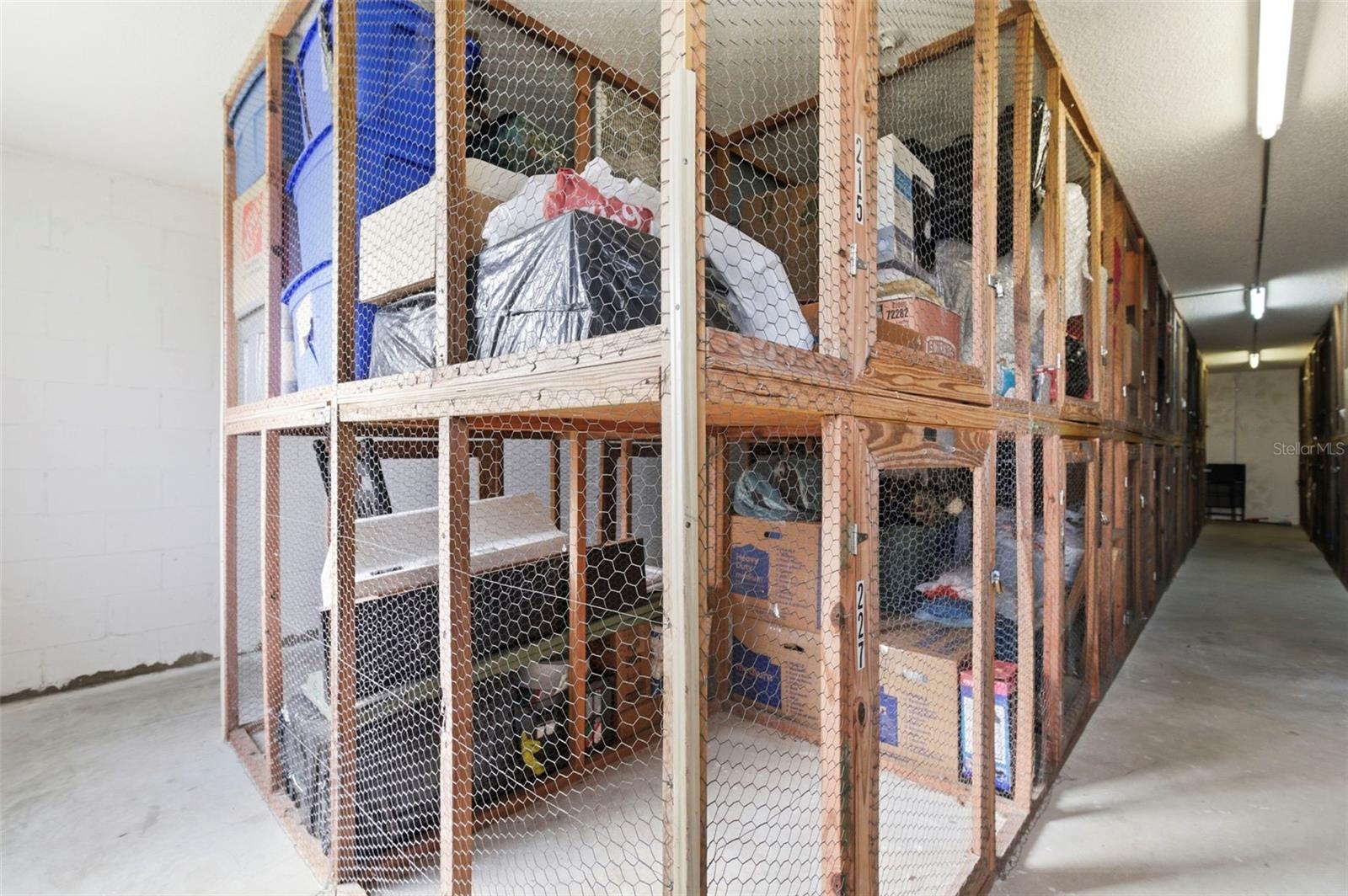 LAKE OVERLOOK APTS - Residential