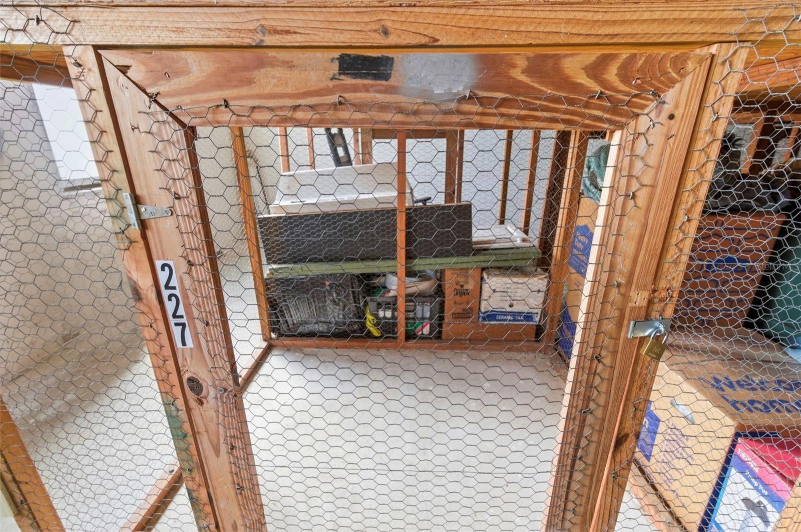 LAKE OVERLOOK APTS - Residential