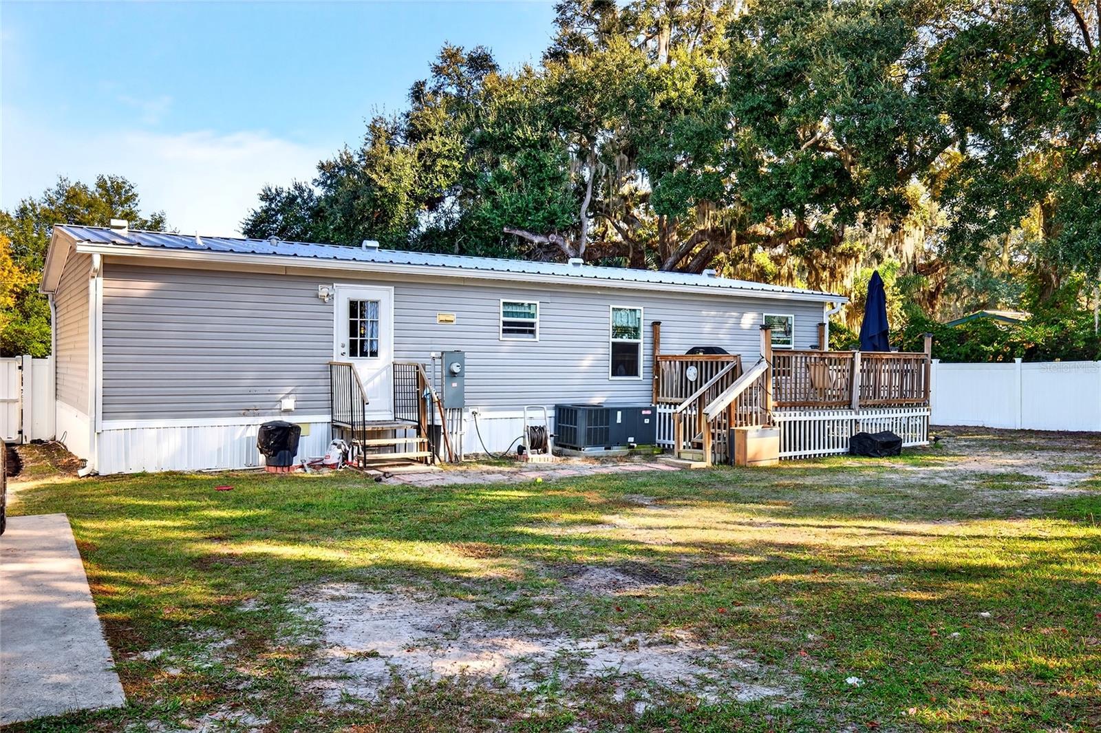 LAKE WEIR HARBOR ESTATE - Residential