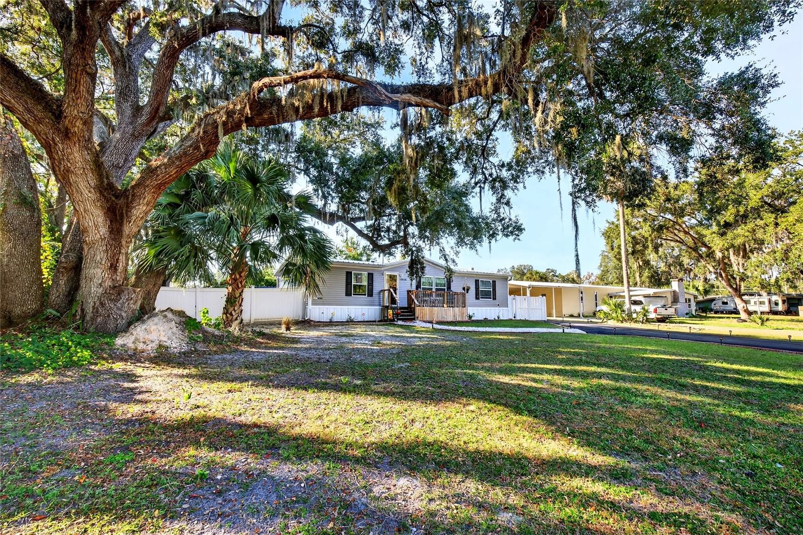 LAKE WEIR HARBOR ESTATE - Residential