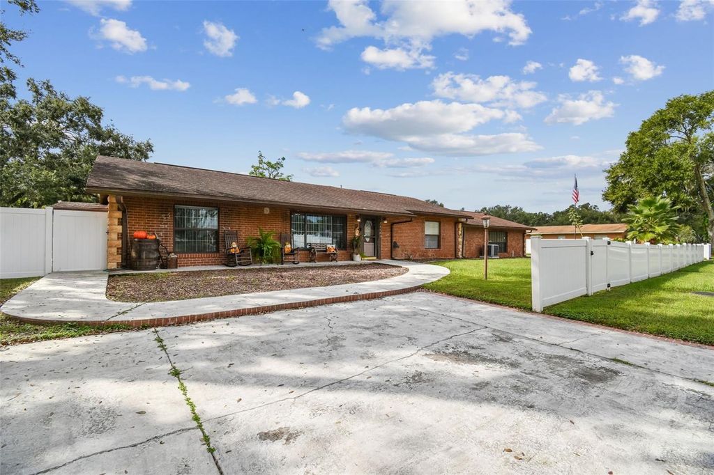 Photo of 39501 Meadowood Loop, Zephyrhills, FL 33542 (MLS # TB8436864)