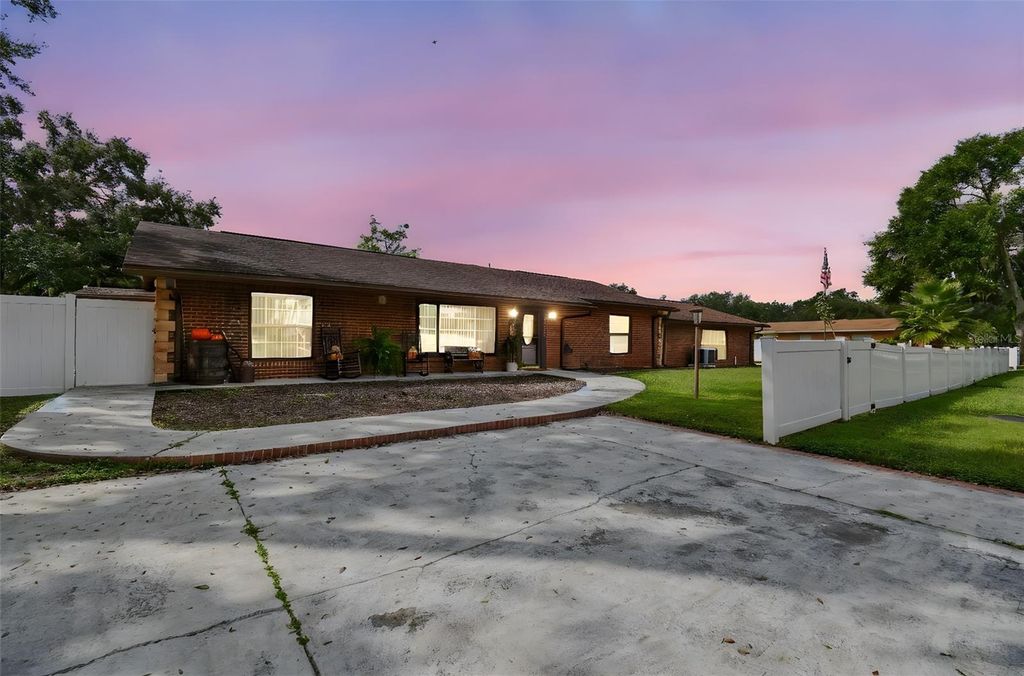 Photo of 39501 Meadowood Loop, Zephyrhills, FL 33542 (MLS # TB8436864)