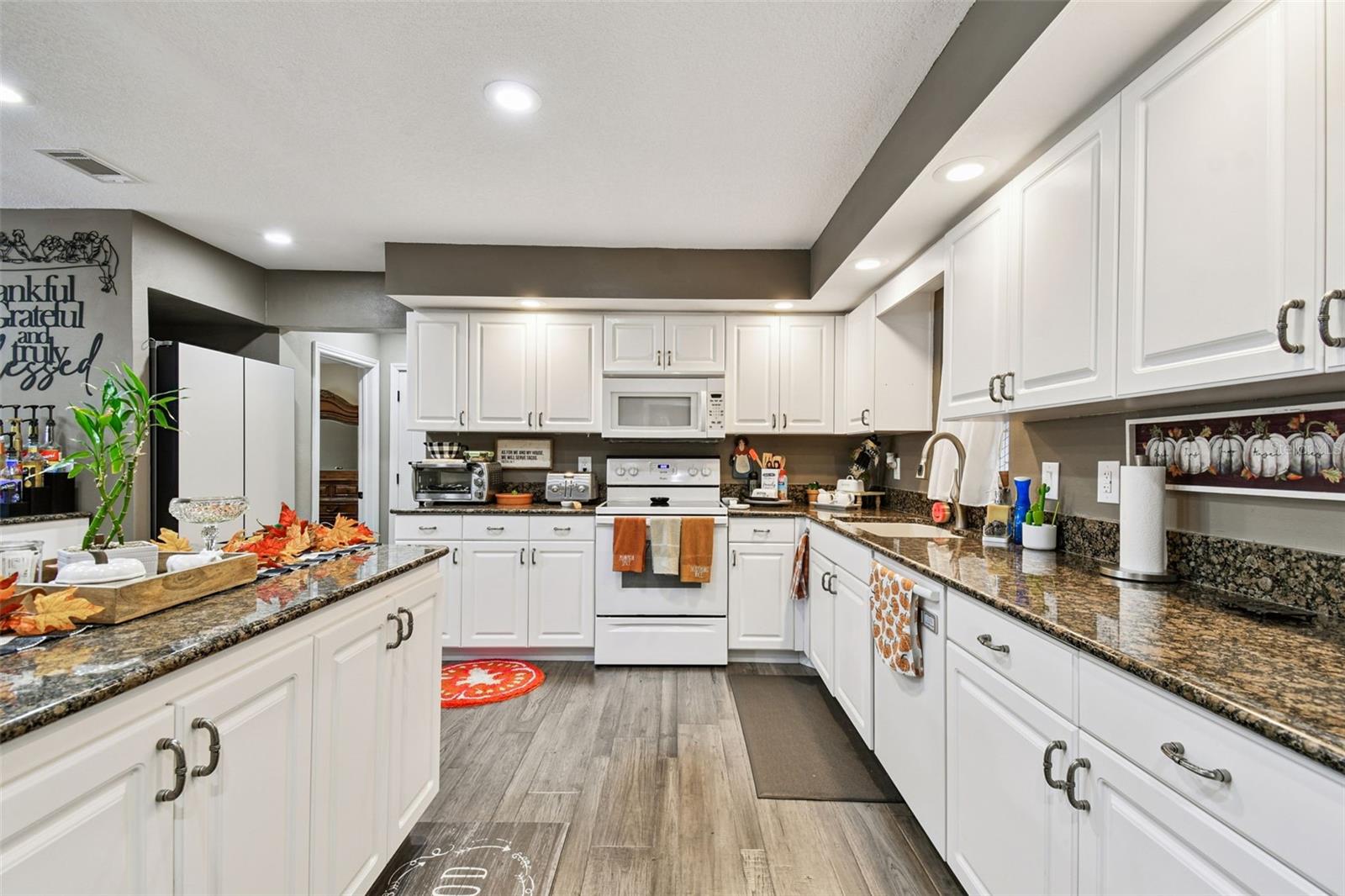 MEADOWOOD ESTATES - Residential