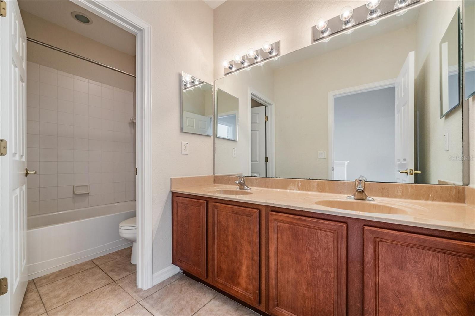 SEVEN OAKS - Residential