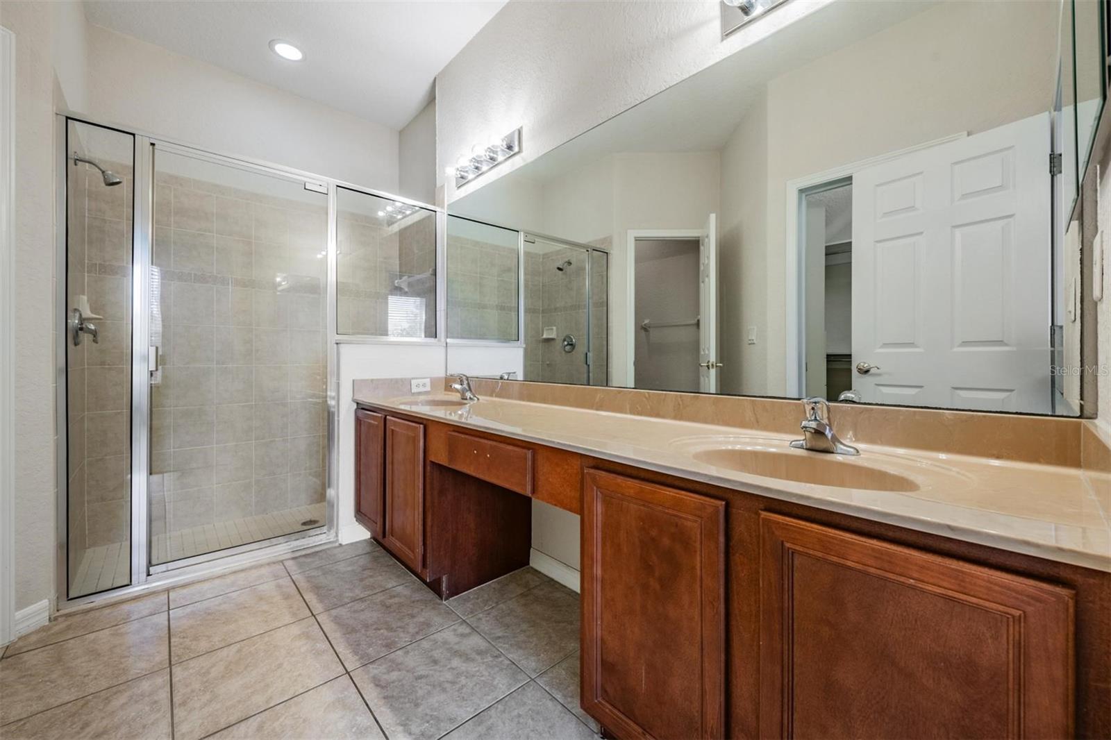 SEVEN OAKS - Residential