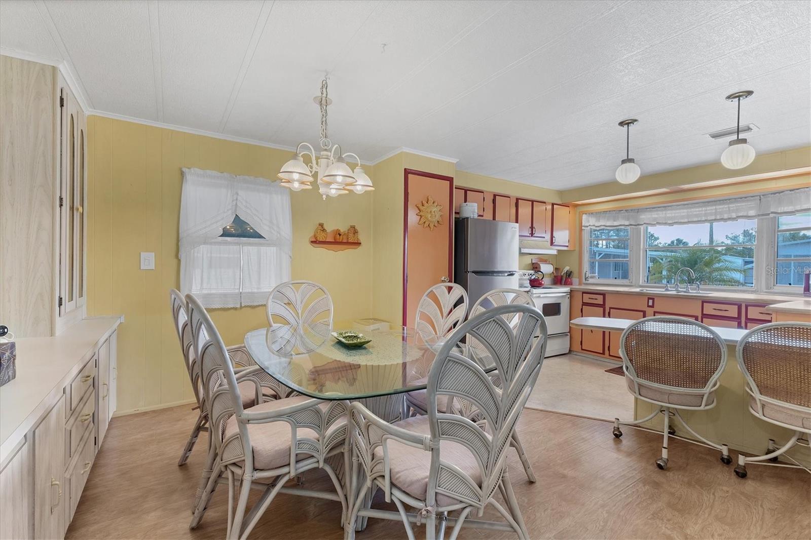 POLYNESIAN VILLAGE - Residential