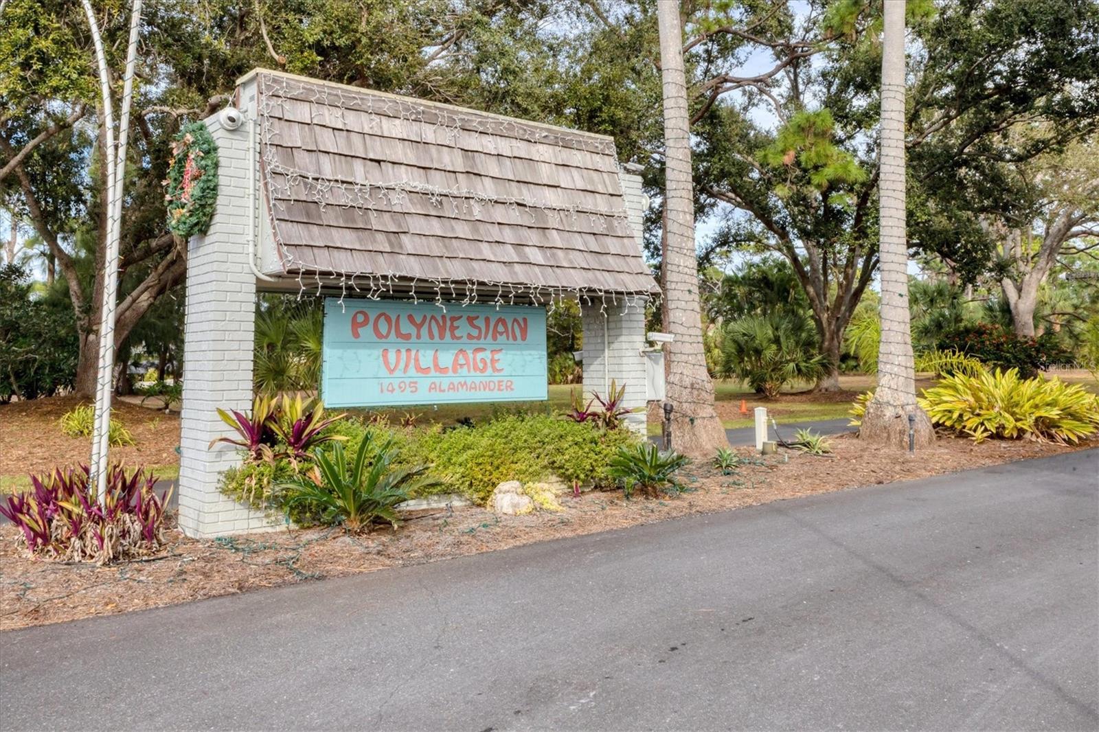 POLYNESIAN VILLAGE - Residential