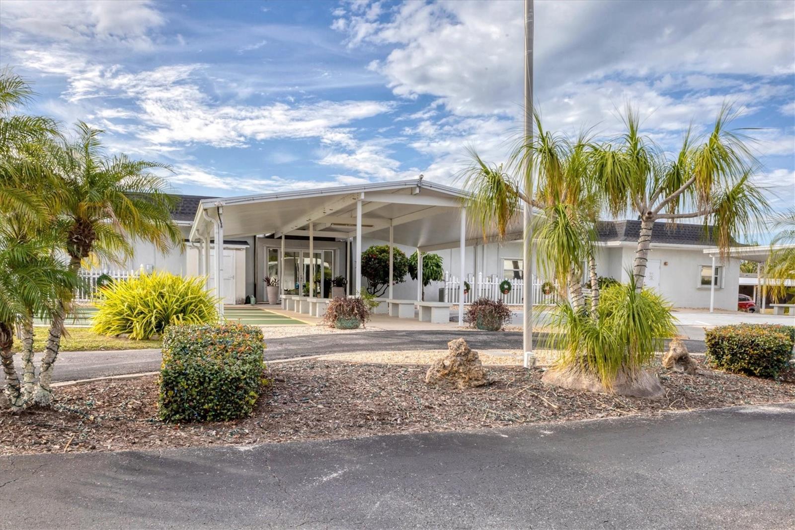 POLYNESIAN VILLAGE - Residential