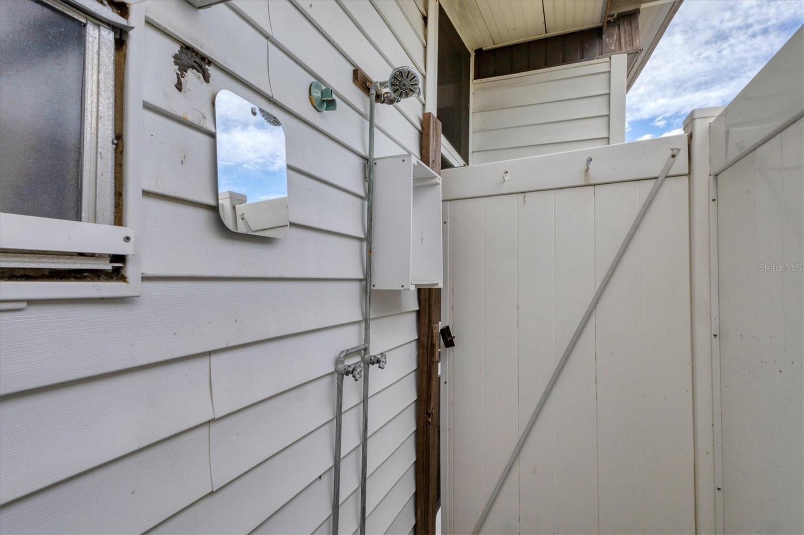 POLYNESIAN VILLAGE - Residential