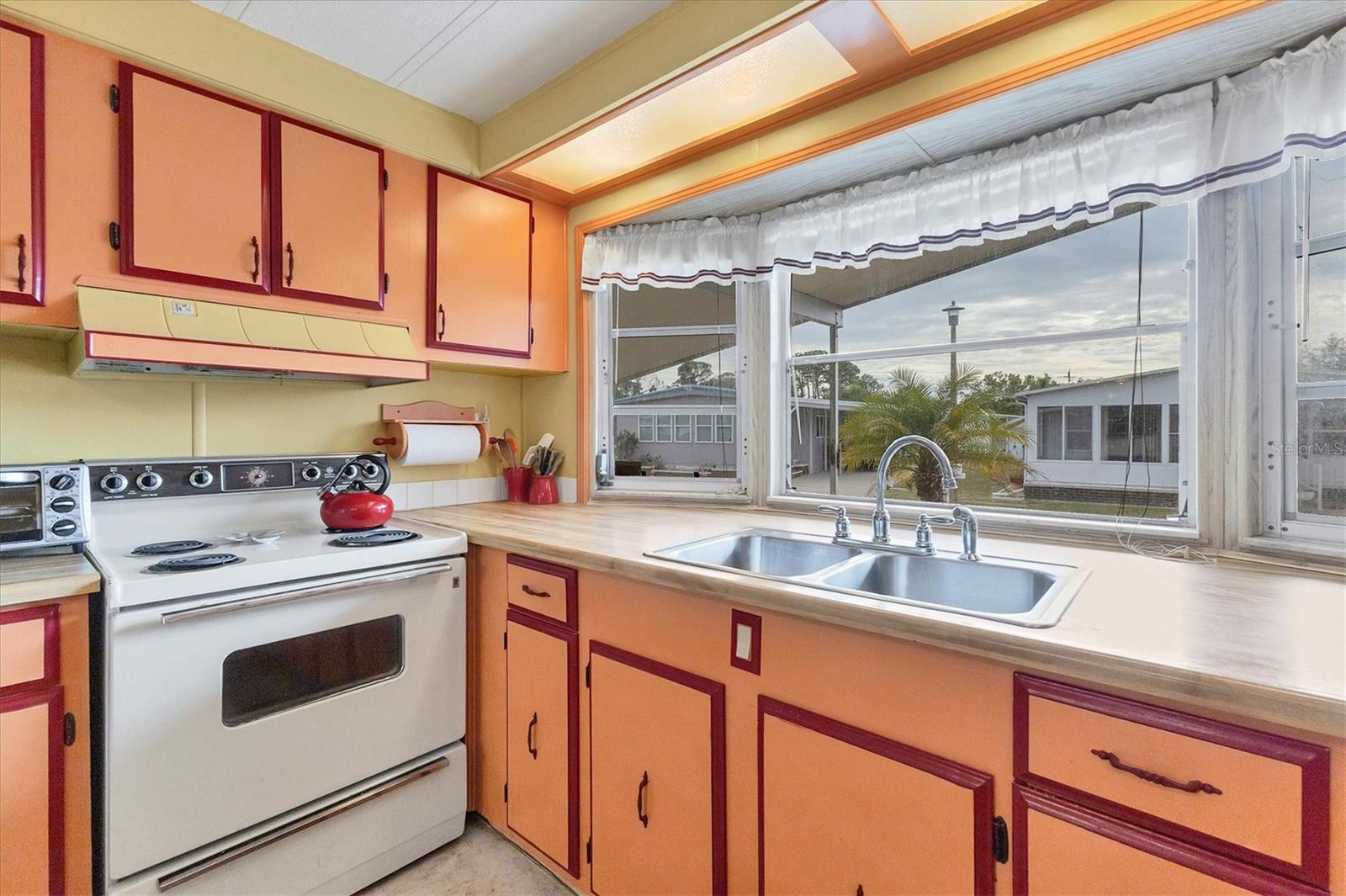 POLYNESIAN VILLAGE - Residential