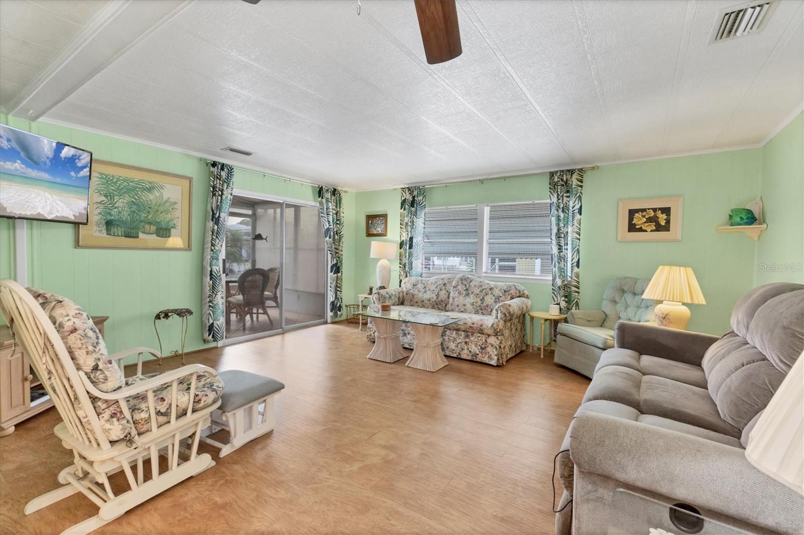 POLYNESIAN VILLAGE - Residential