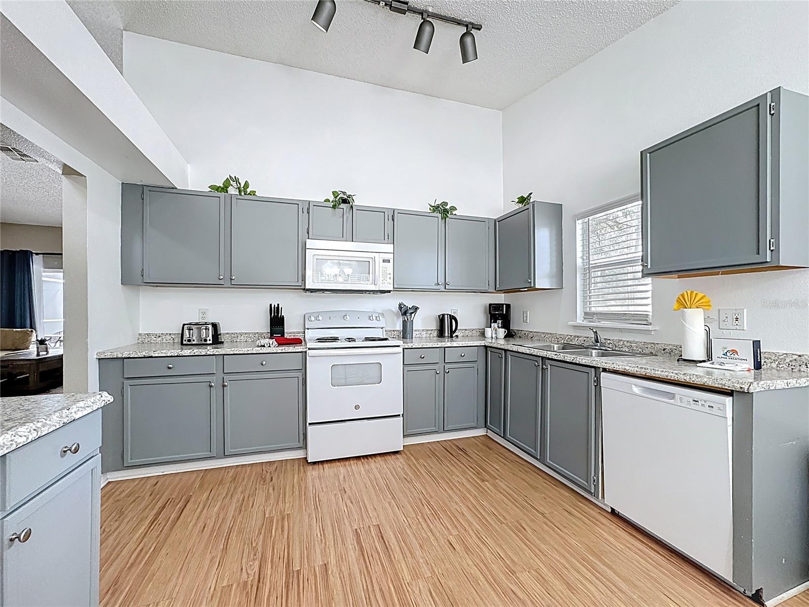 CLEAR CREEK - Residential