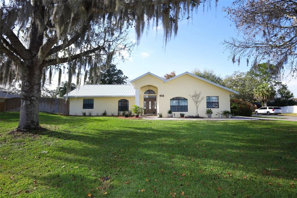 Photo of 615 Citrus Avenue, Oviedo, FL 32765 (MLS # O6371042)