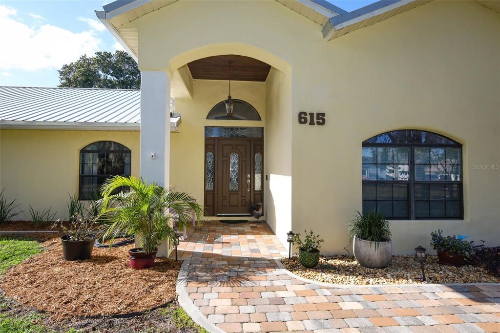 Photo of 615 Citrus Avenue, Oviedo, FL 32765 (MLS # O6371042)