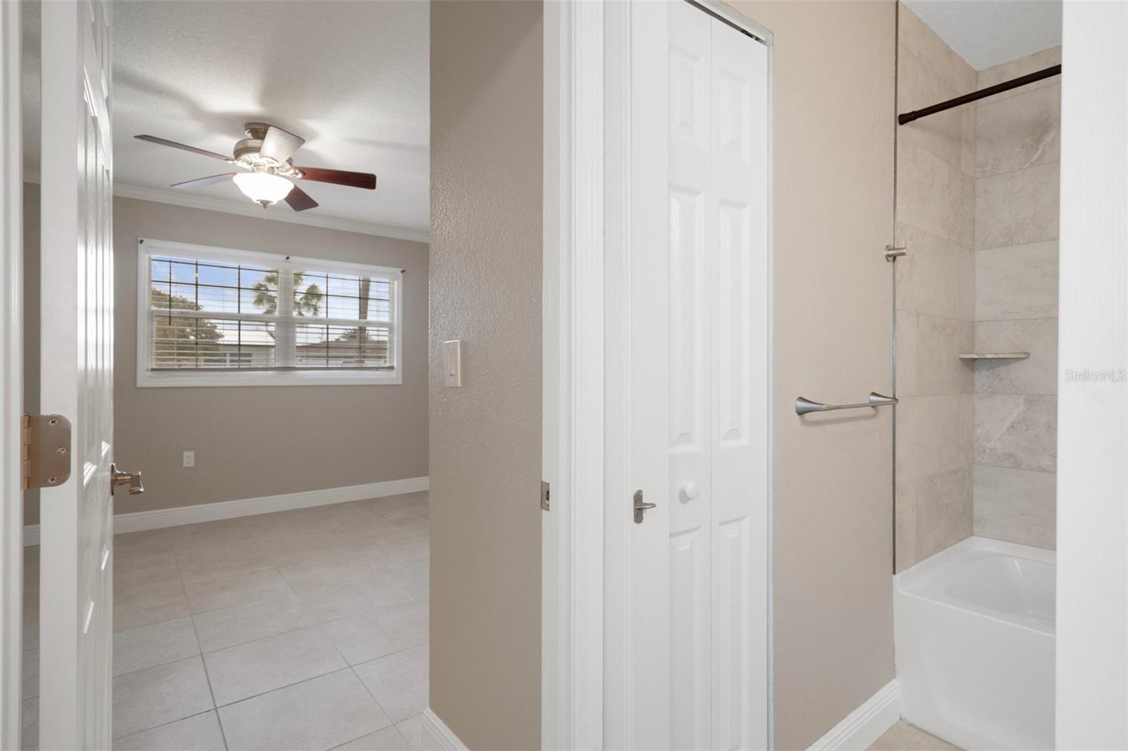 FLOR A MAR - Residential Lease