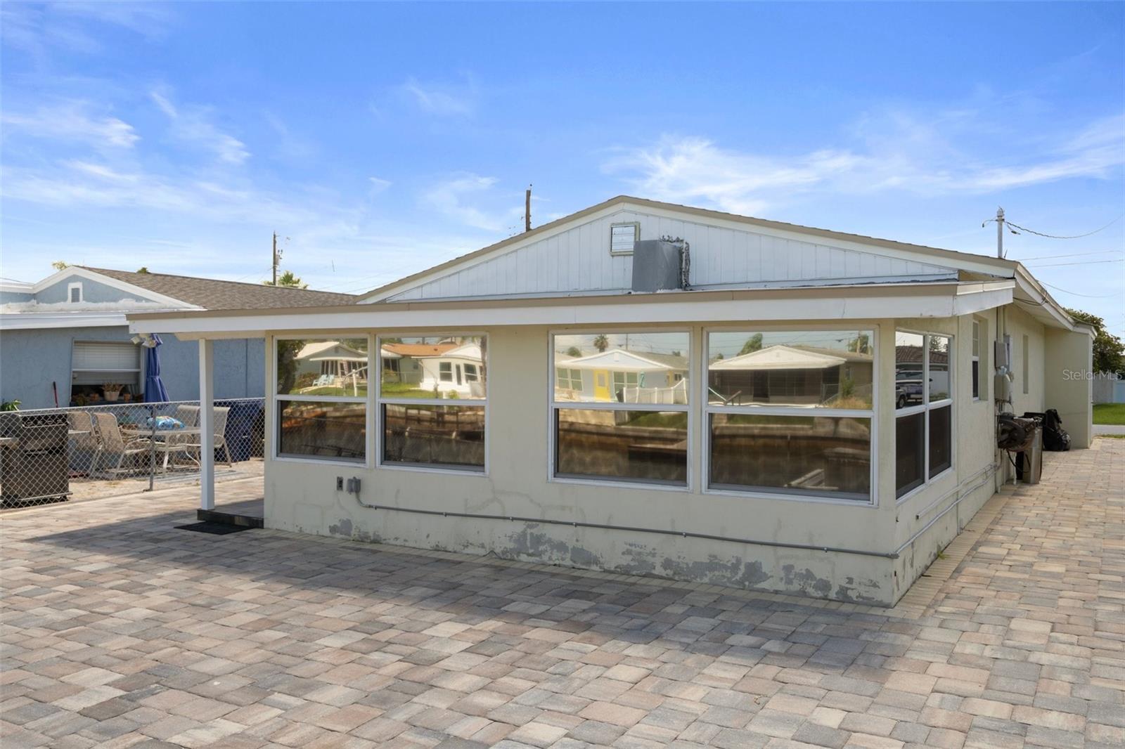 FLOR A MAR - Residential Lease