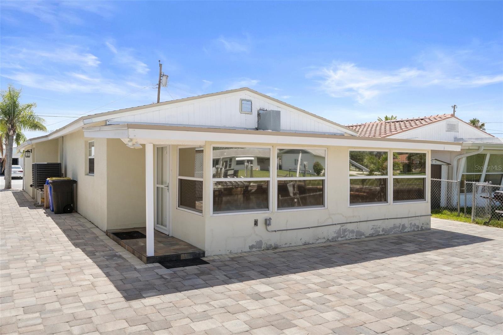 FLOR A MAR - Residential Lease