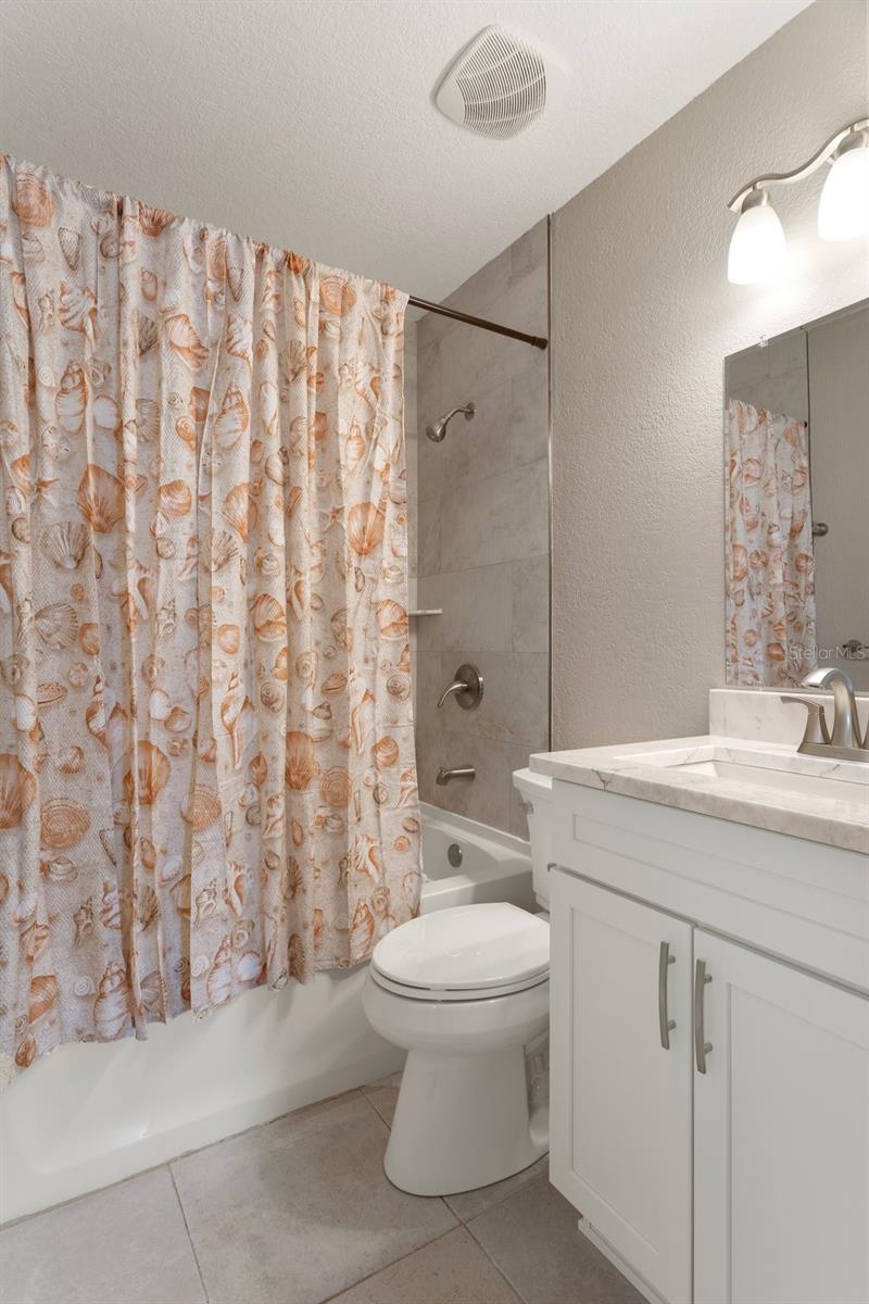 FLOR A MAR - Residential Lease