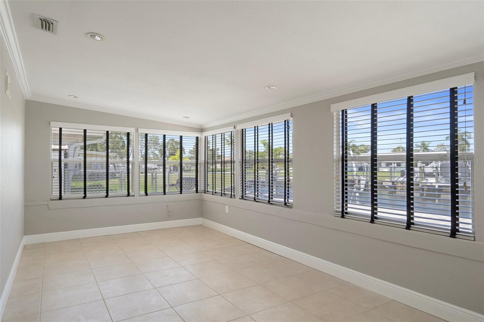 FLOR A MAR - Residential Lease