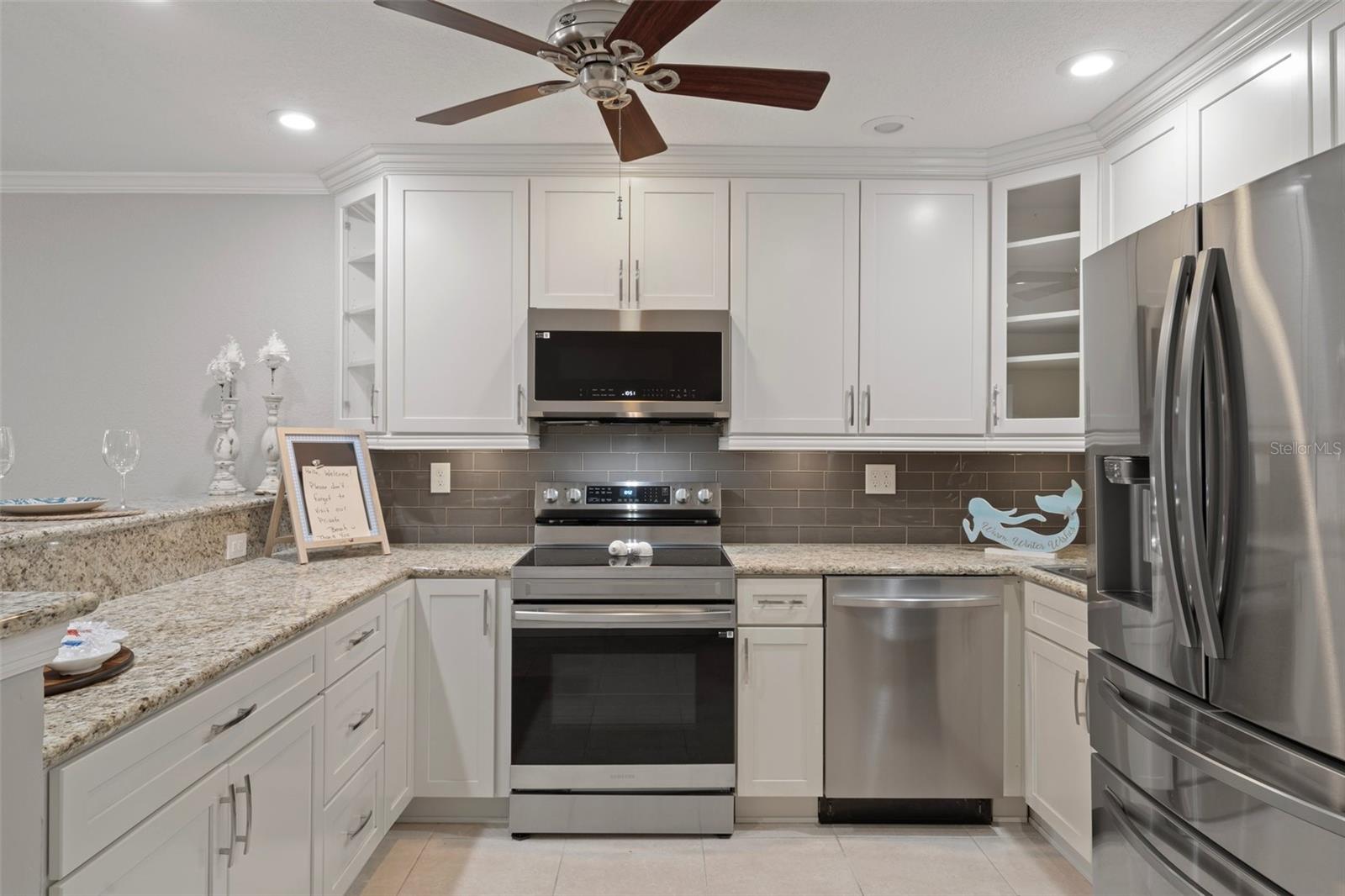 FLOR A MAR - Residential Lease