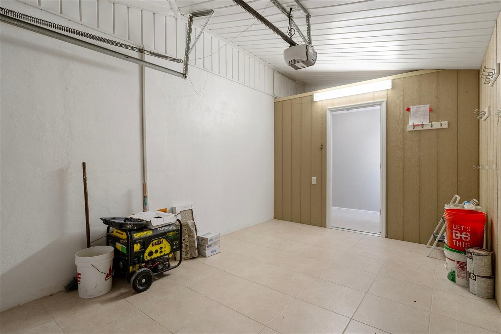 FLOR A MAR - Residential Lease