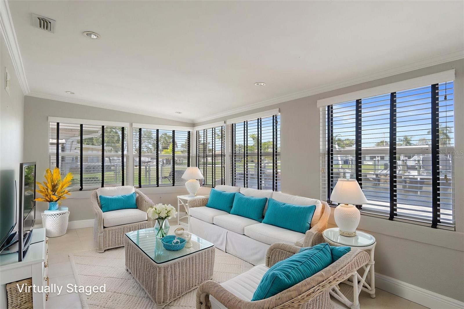 FLOR A MAR - Residential Lease