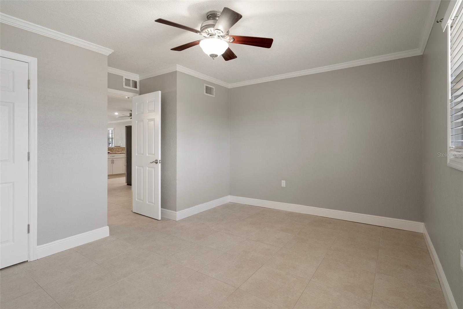 FLOR A MAR - Residential Lease