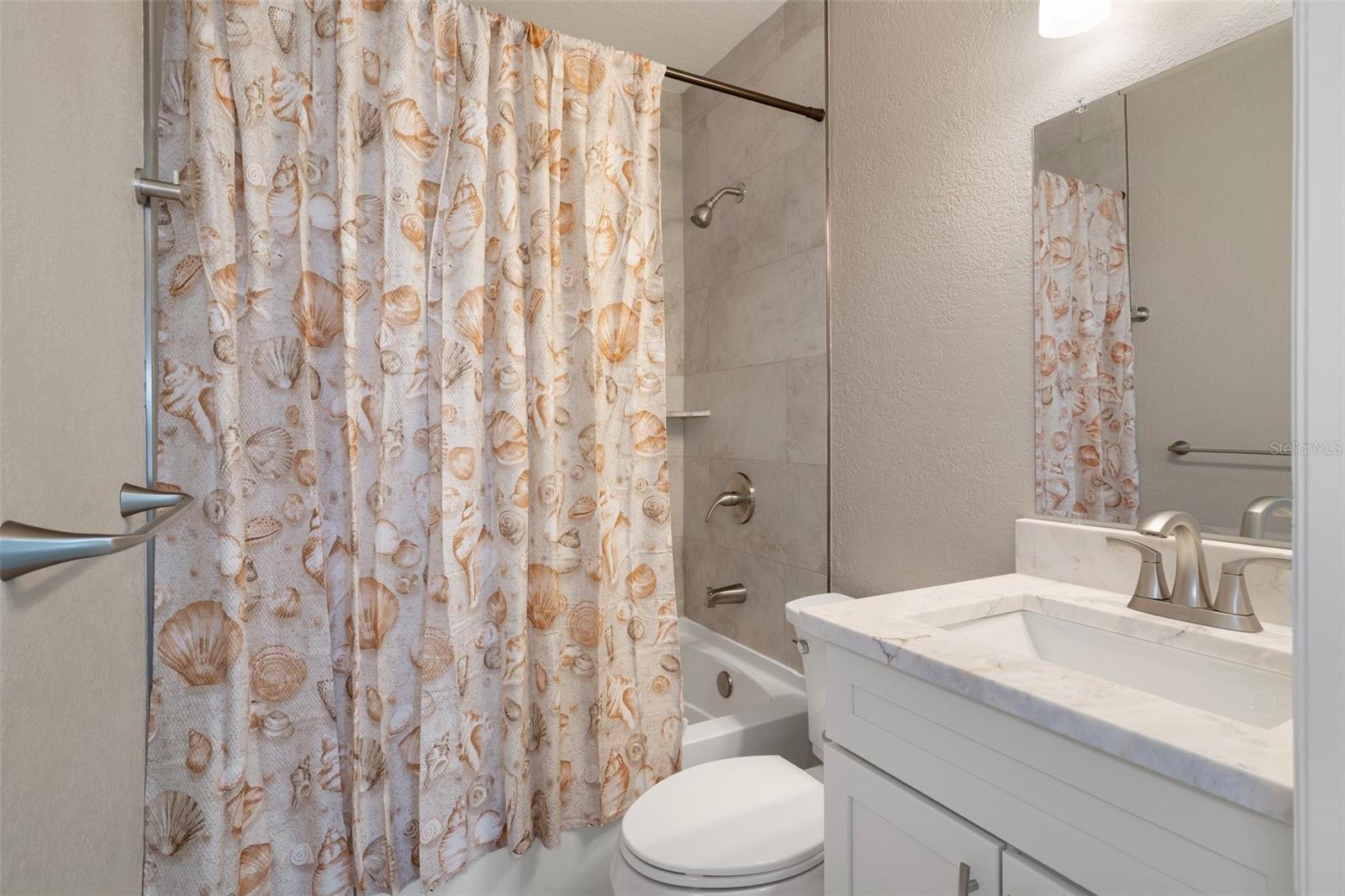 FLOR A MAR - Residential Lease