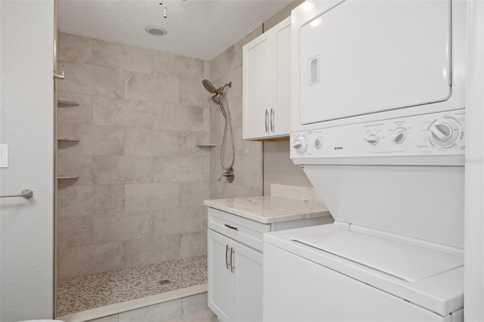 FLOR A MAR - Residential Lease