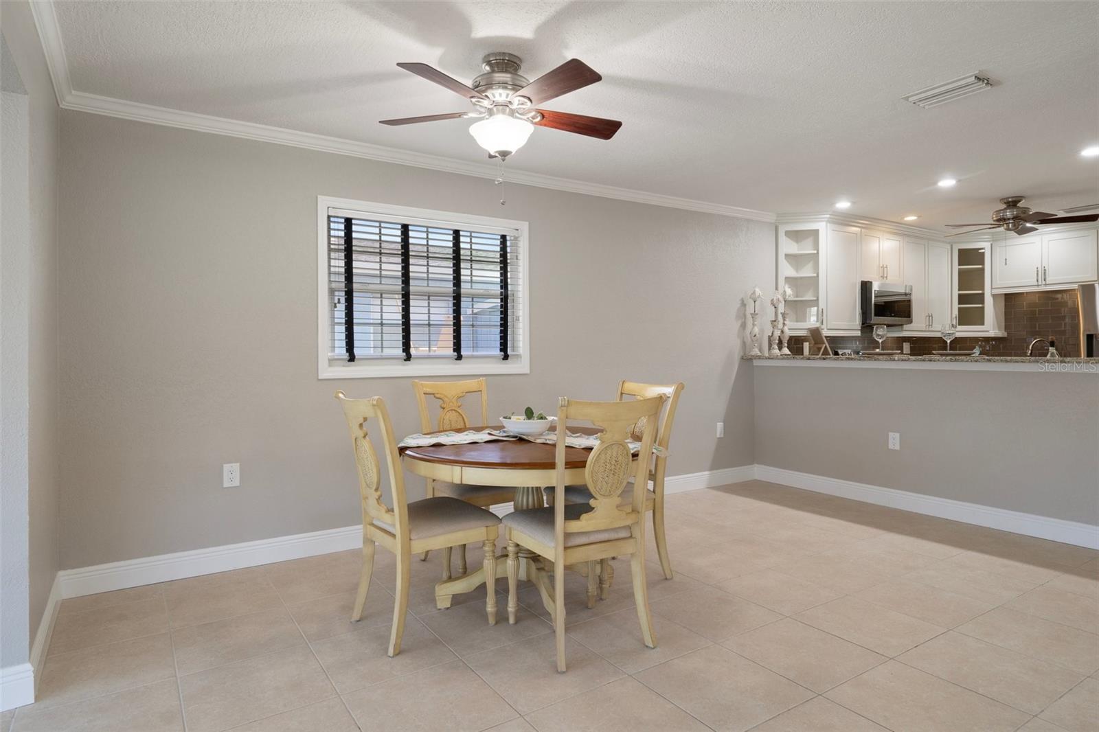 FLOR A MAR - Residential Lease