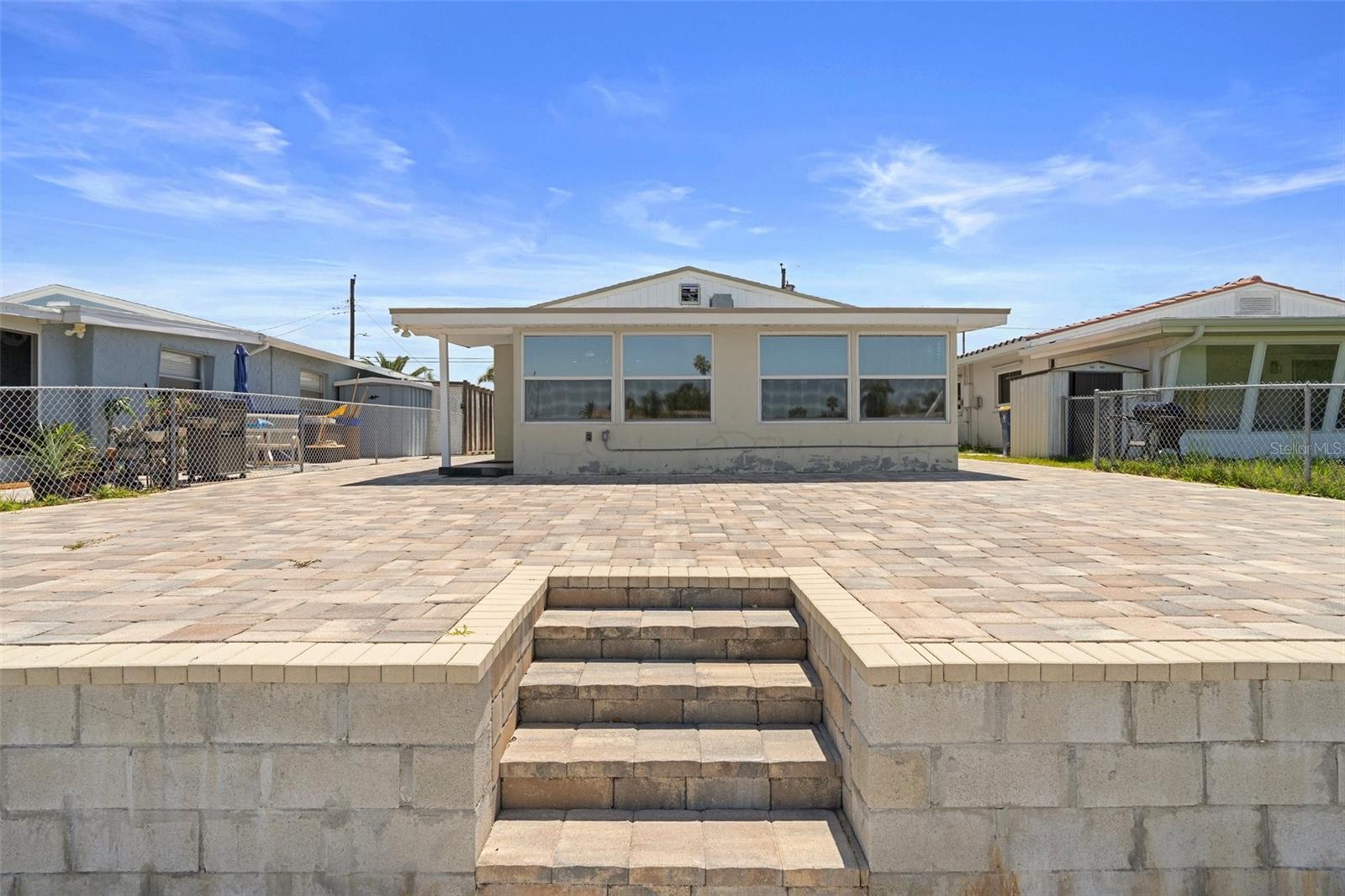 FLOR A MAR - Residential Lease