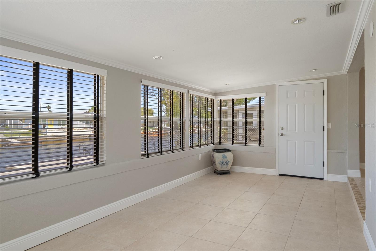 FLOR A MAR - Residential Lease