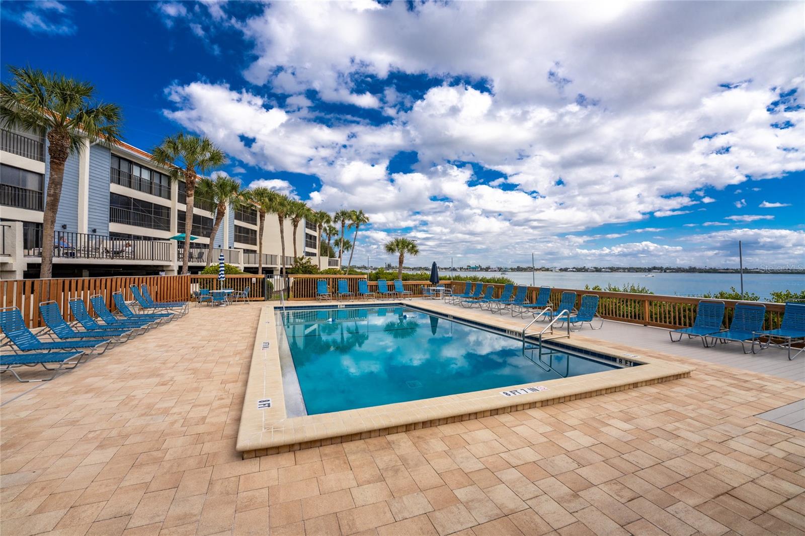 SANDPIPER KEY BLDG 04 - Residential