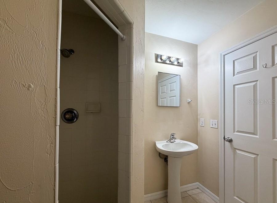 MAGNOLIA MANOR - Residential Lease