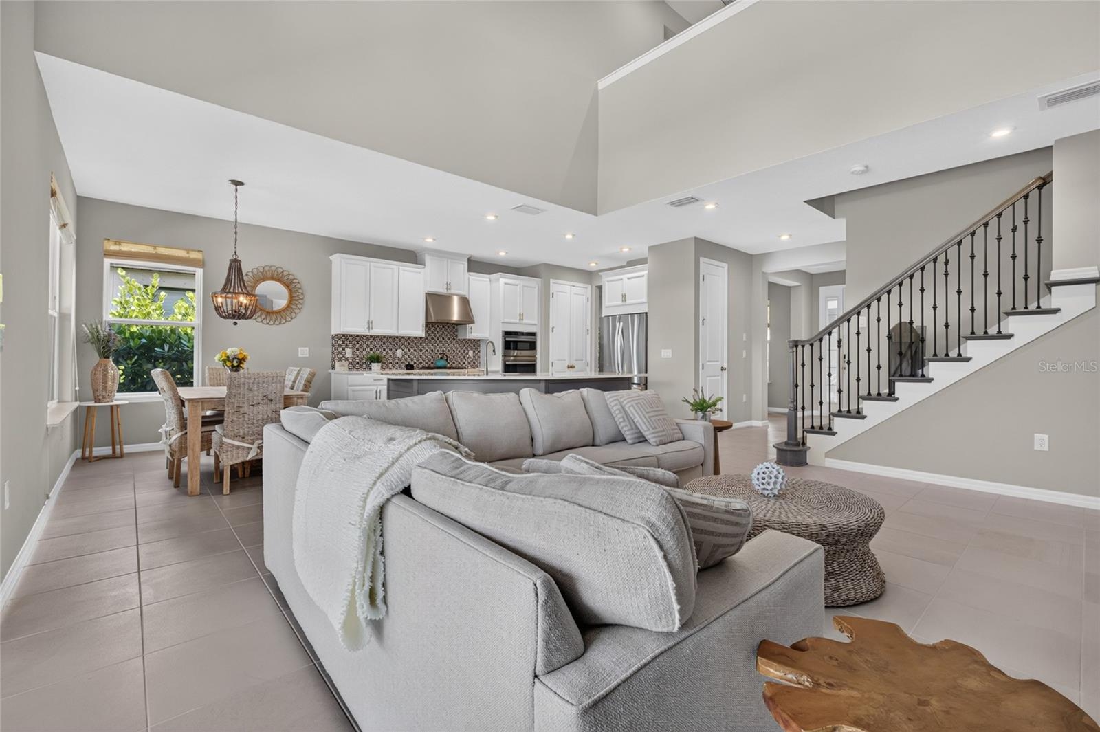 9069 LUNA LANE