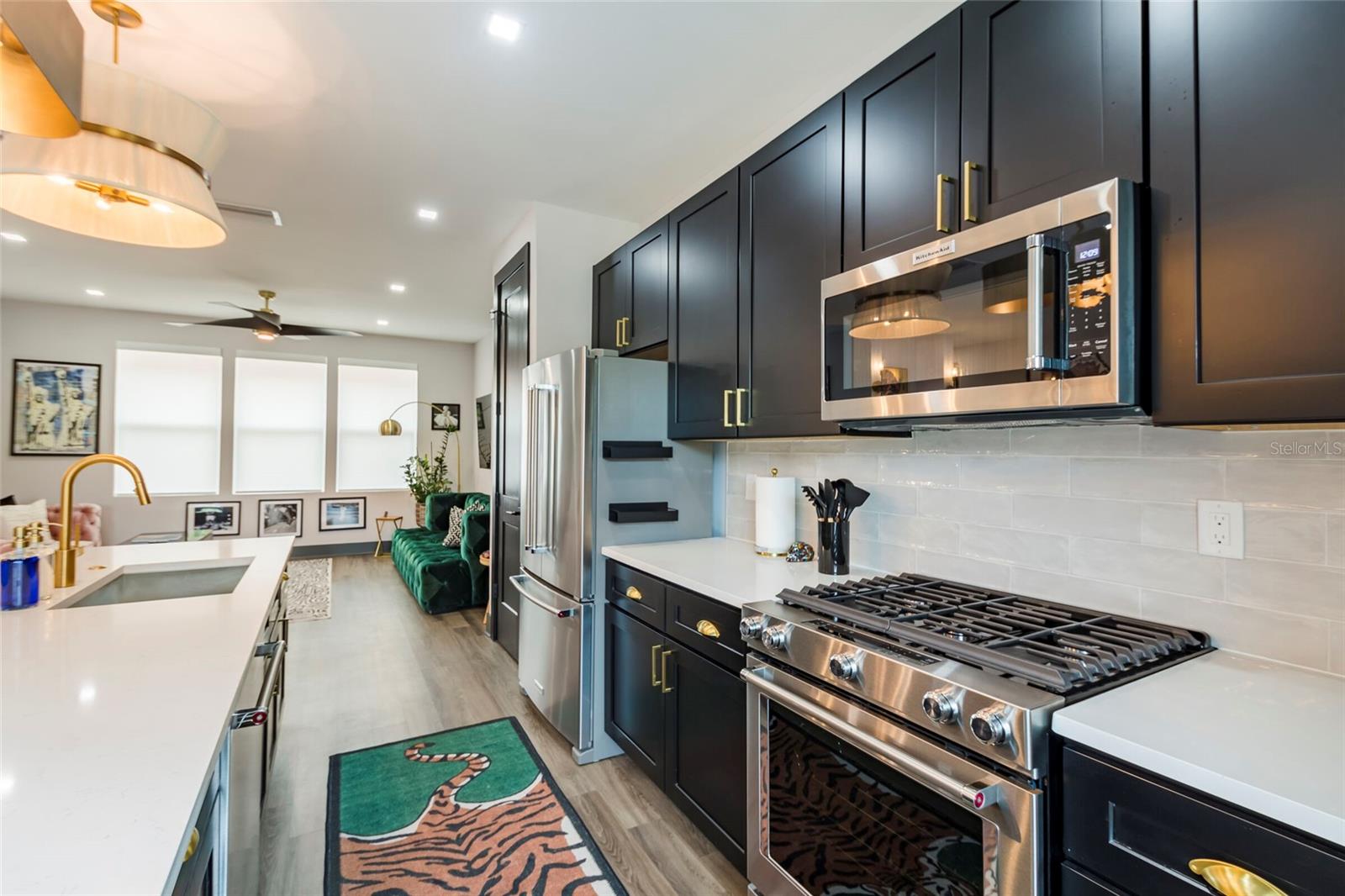 DRIFTWOOD ON CENTRAL - Residential Lease