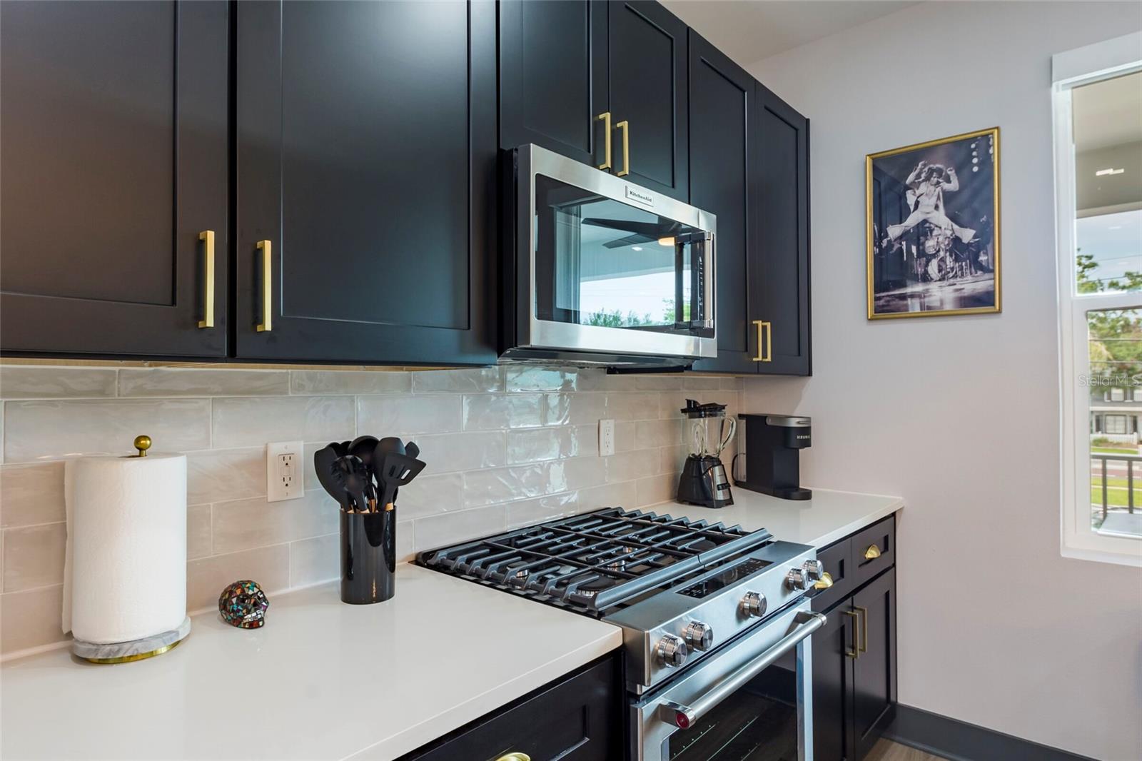 DRIFTWOOD ON CENTRAL - Residential Lease