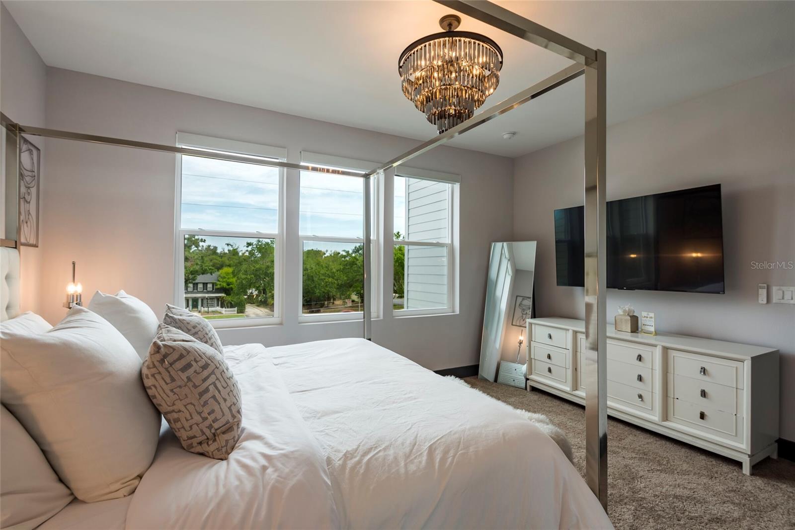 DRIFTWOOD ON CENTRAL - Residential Lease