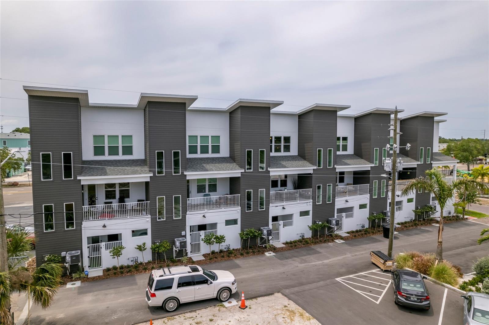 DRIFTWOOD ON CENTRAL - Residential Lease