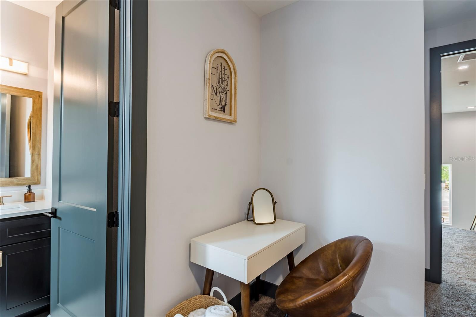 DRIFTWOOD ON CENTRAL - Residential Lease