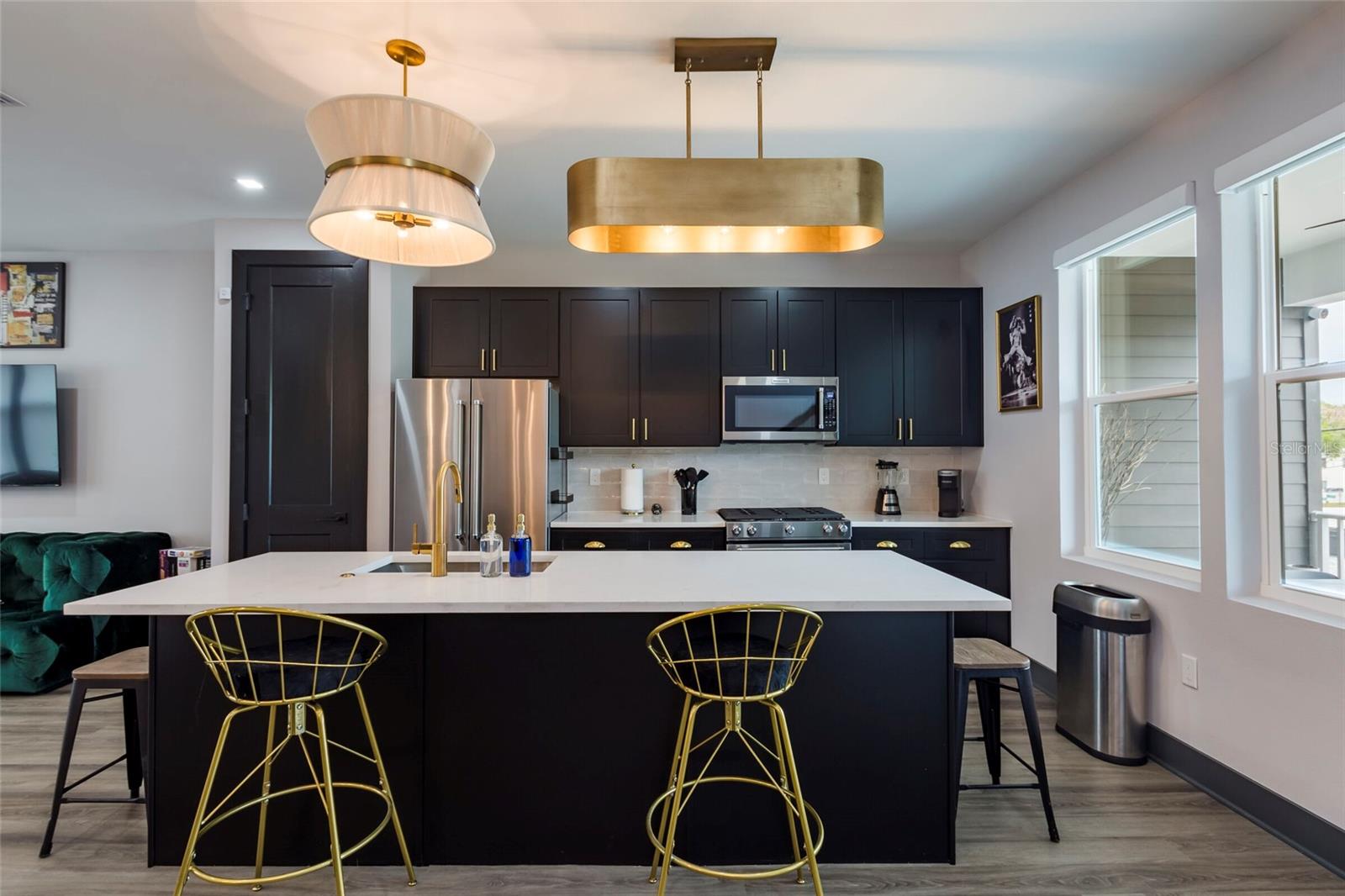 DRIFTWOOD ON CENTRAL - Residential Lease