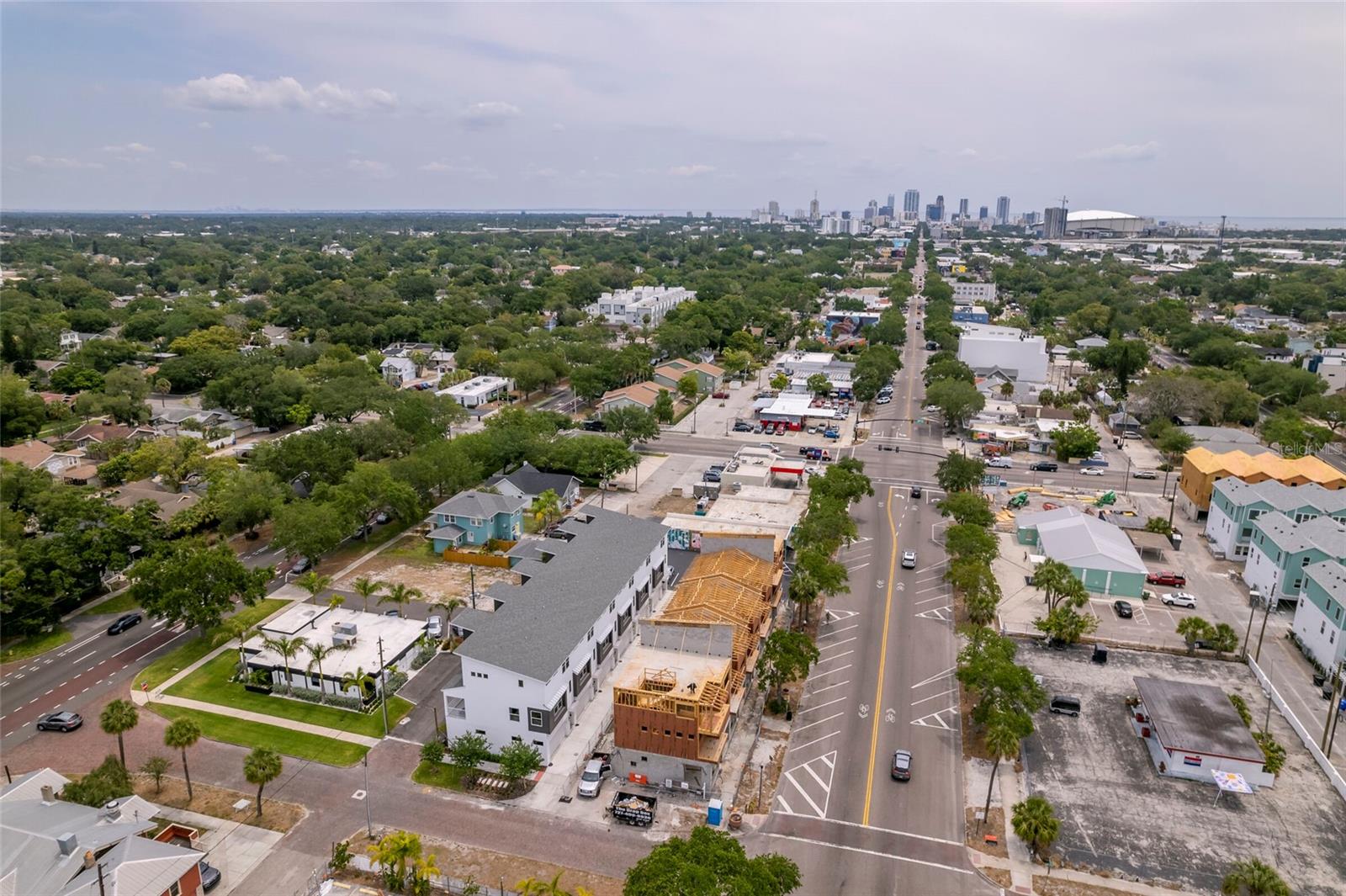 DRIFTWOOD ON CENTRAL - Residential Lease