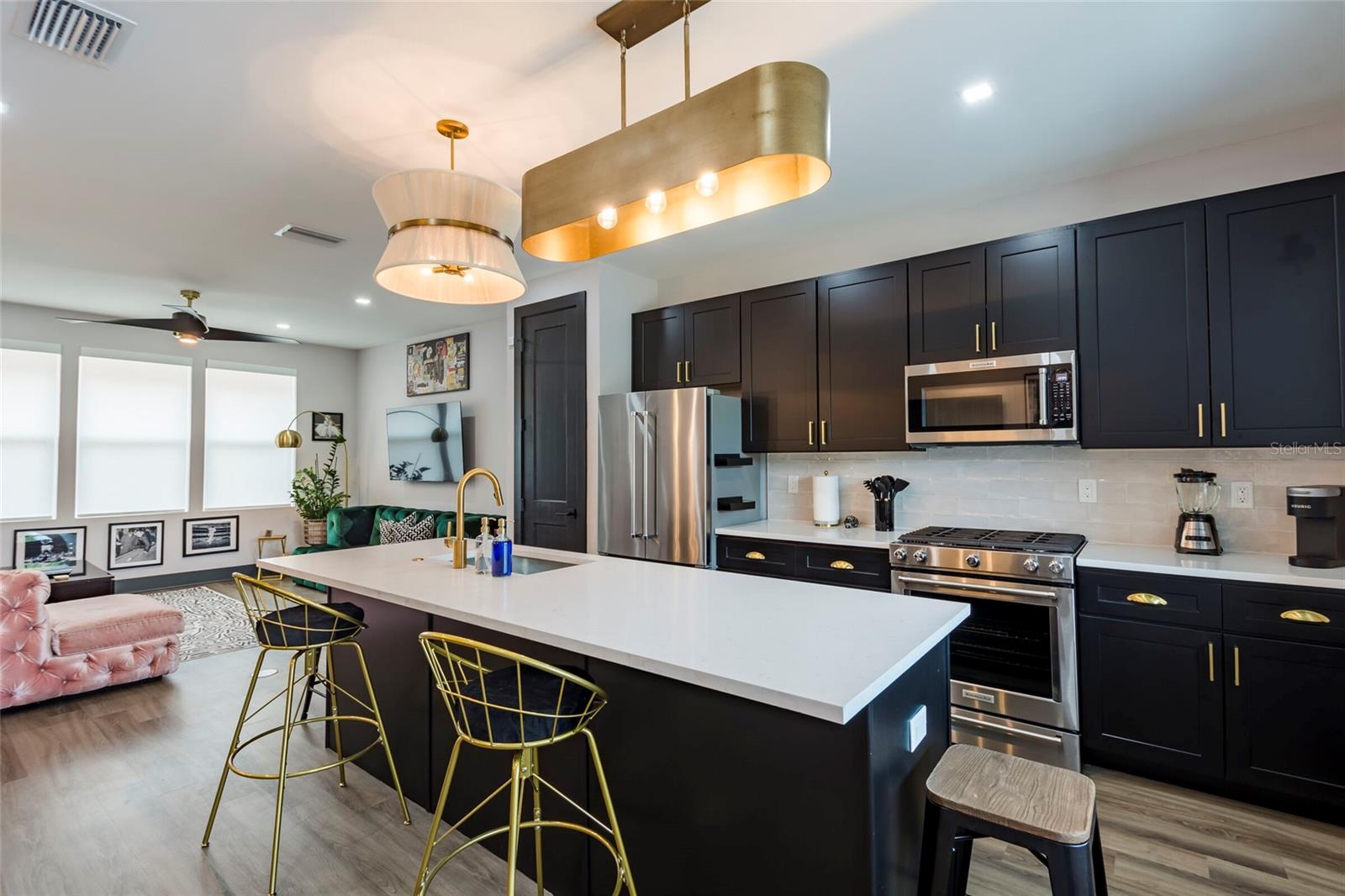 DRIFTWOOD ON CENTRAL - Residential Lease