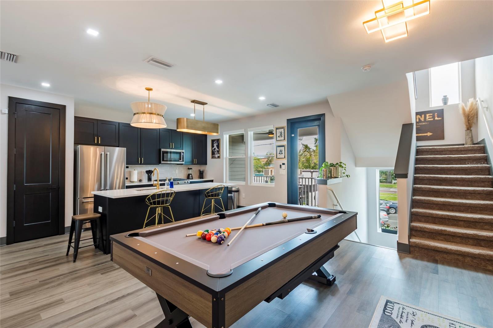 DRIFTWOOD ON CENTRAL - Residential Lease