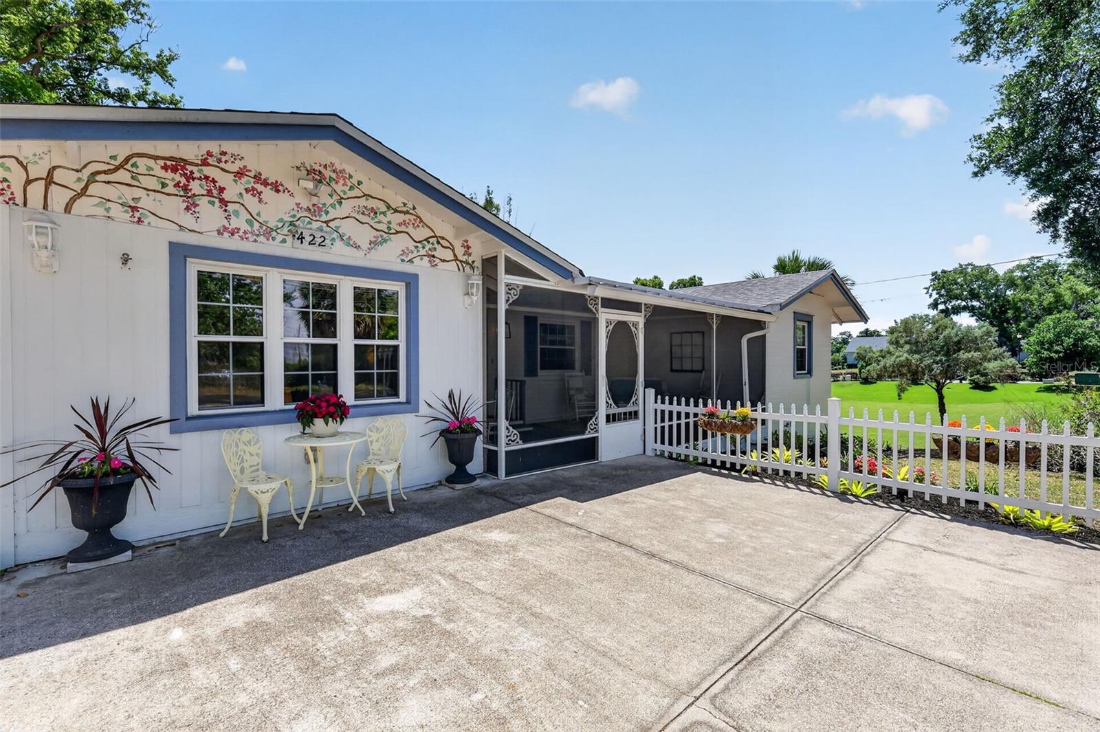 422 W 11TH AVENUE