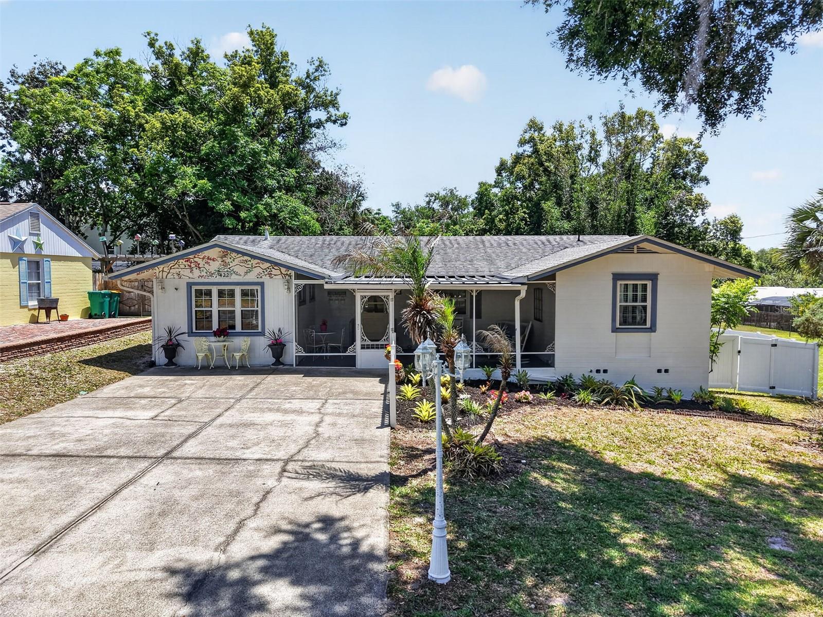422 W 11TH AVENUE